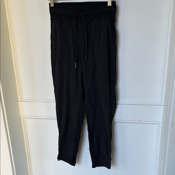 Lululemon Dance Studio Pants Black Color Womens size 2 Inseam 25” - Picture 2 of 13